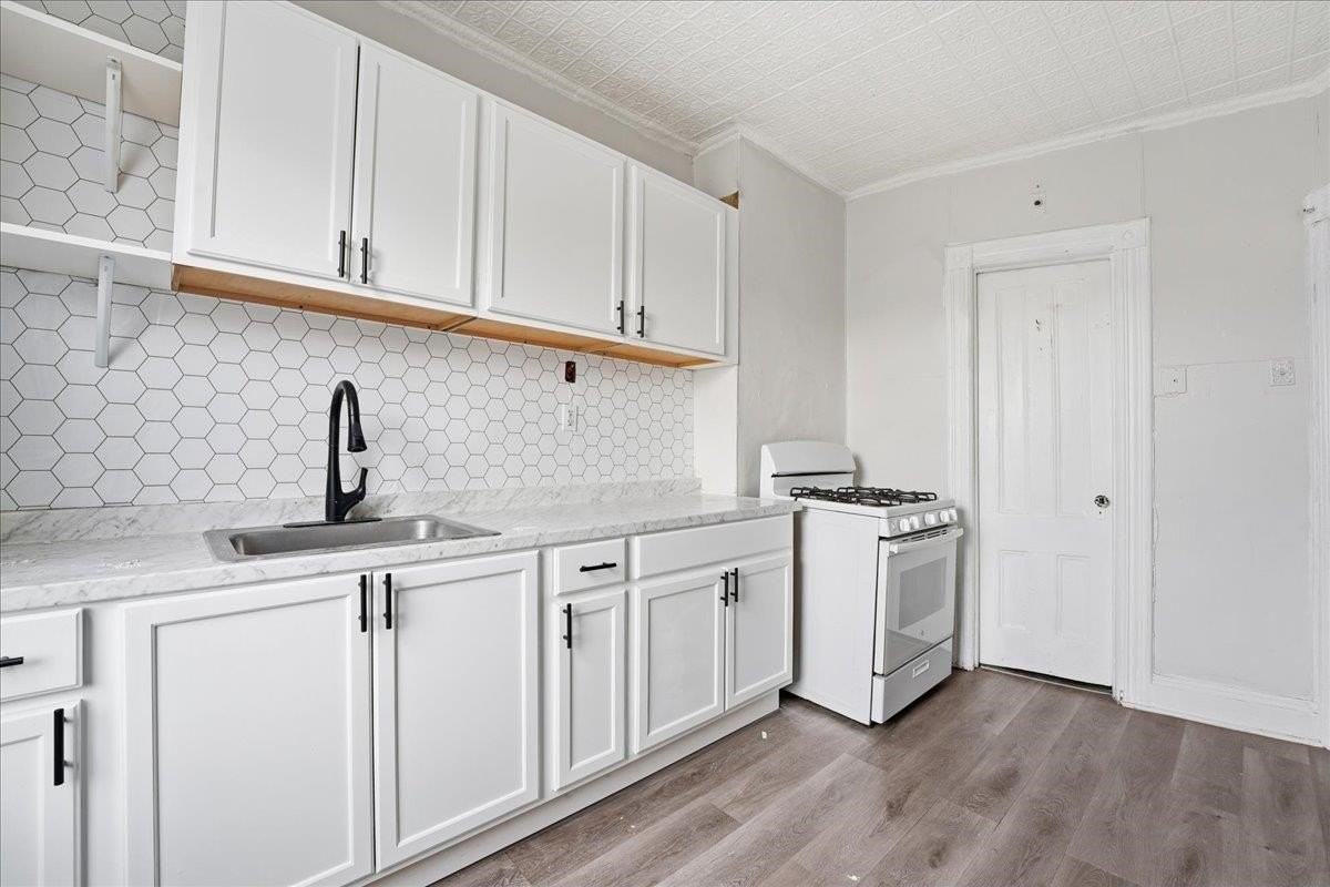 335 47th St #3 - Photo 2 of 19