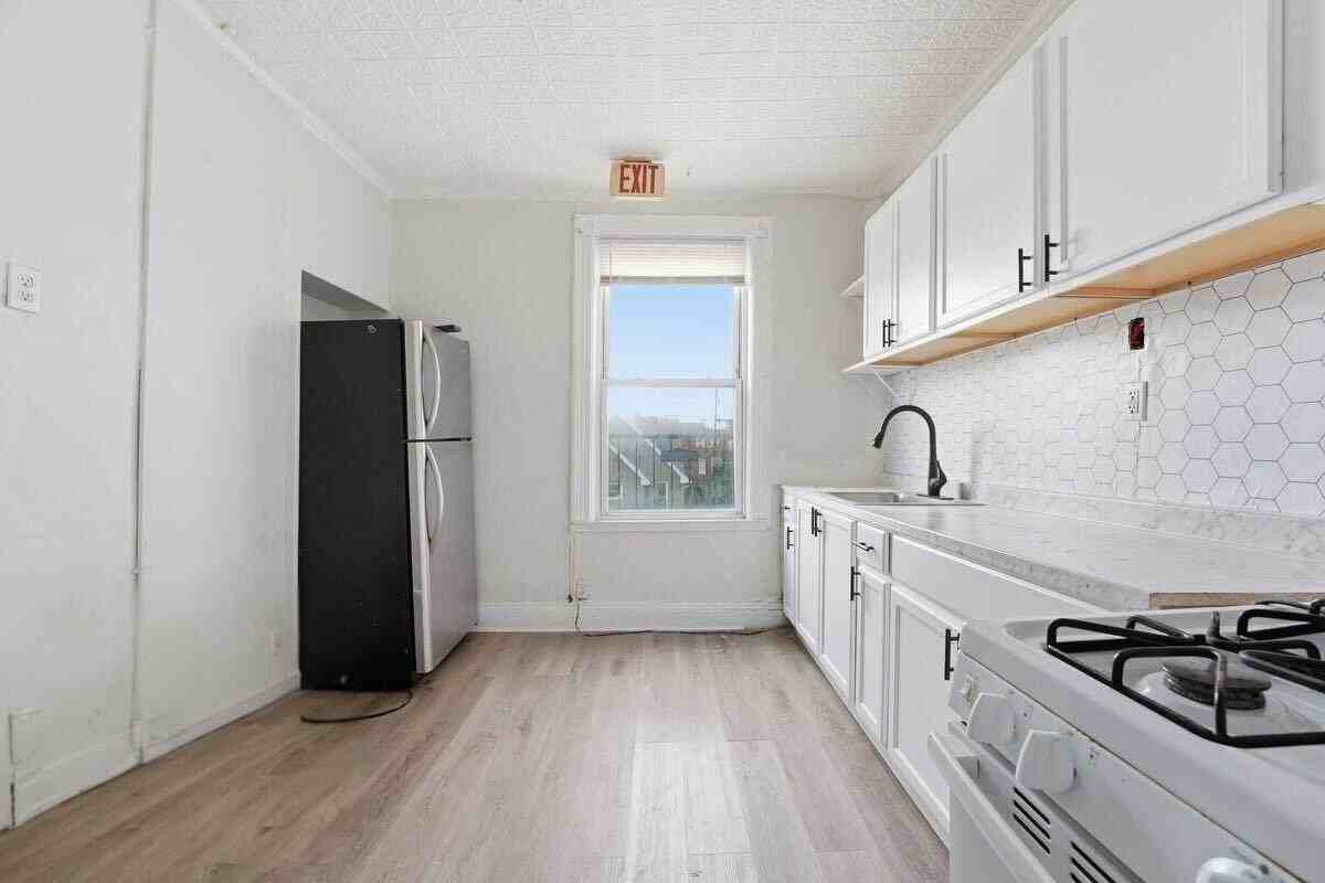 335 47th St #3 - Photo 4 of 19