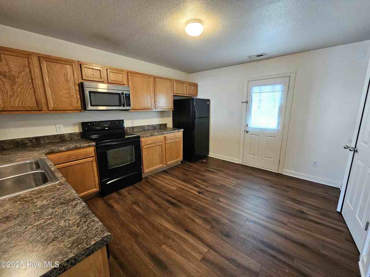 502 Streamwood Dr - Photo 3 of 11