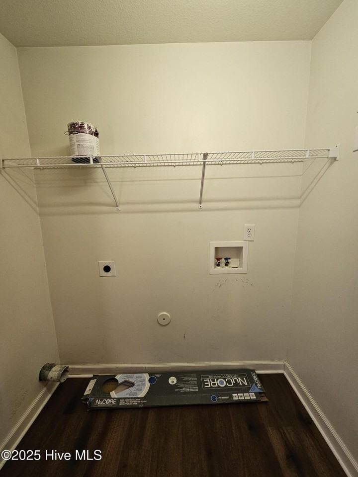 502 Streamwood Dr - Photo 4 of 11