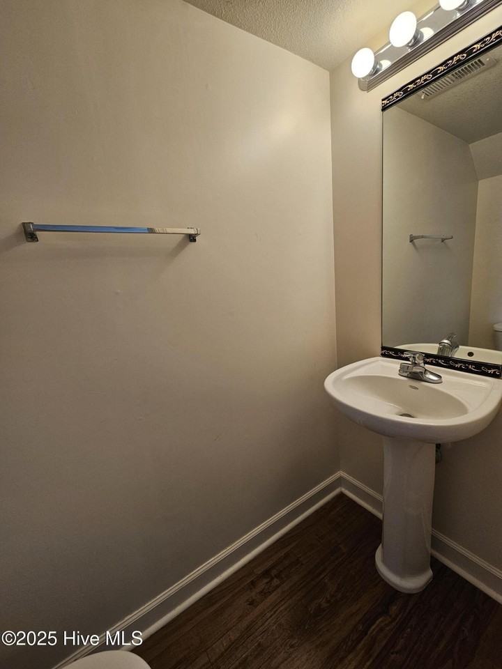 502 Streamwood Dr - Photo 5 of 11