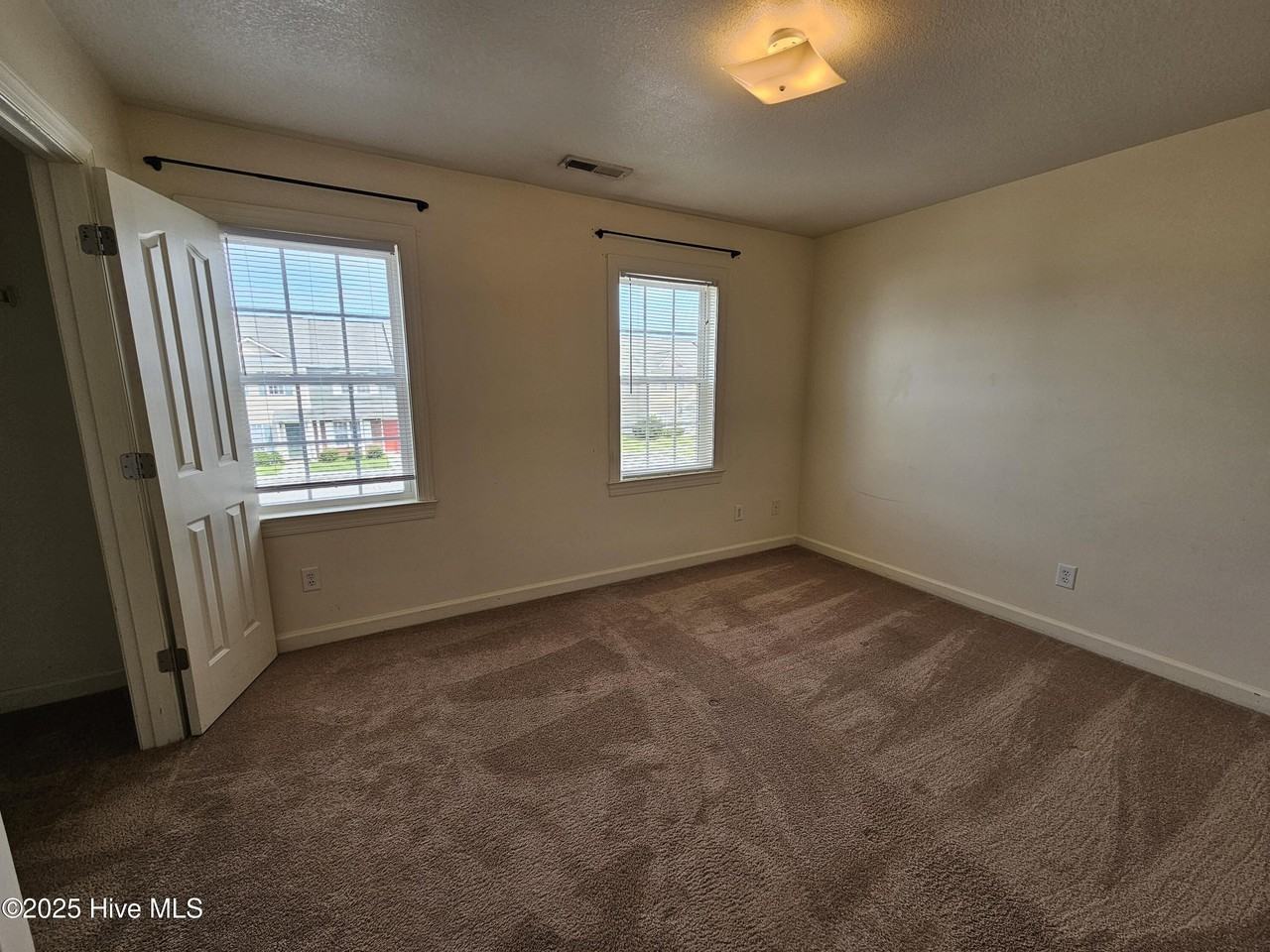 502 Streamwood Dr - Photo 6 of 11