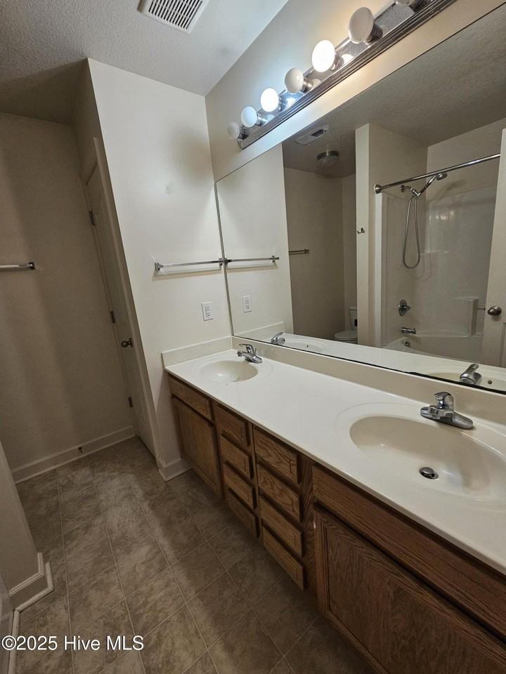 502 Streamwood Dr - Photo 7 of 11