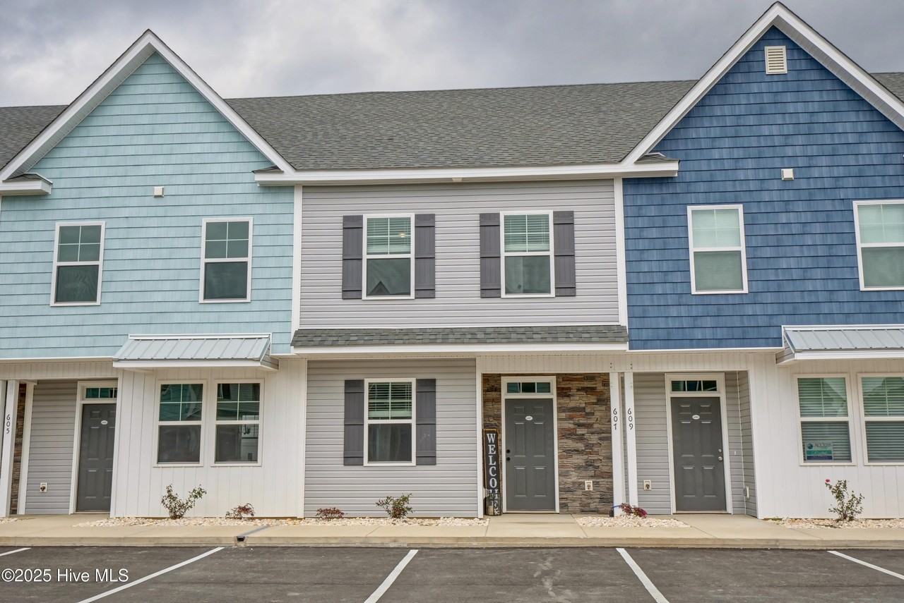 607 Windsurfing Ln - Photo 2 of 23