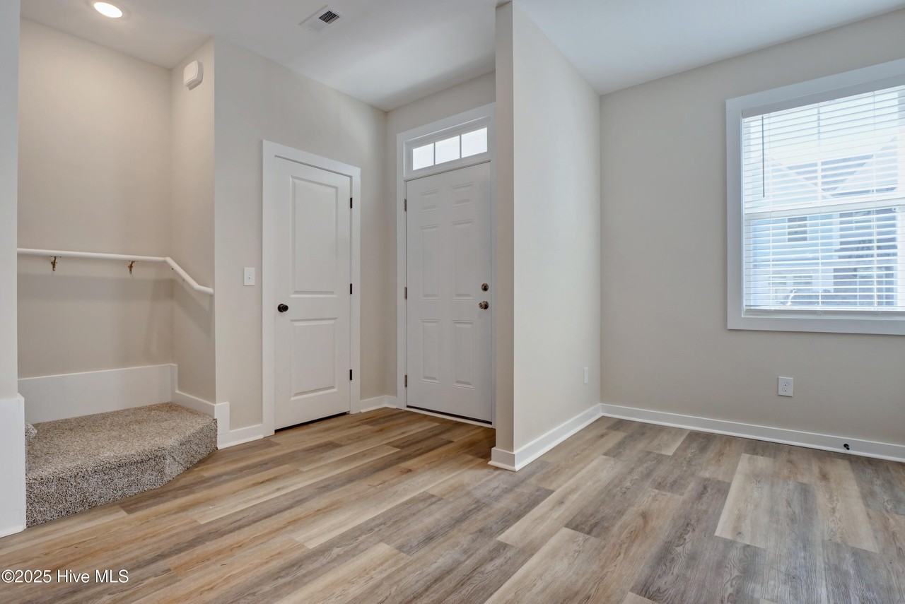 607 Windsurfing Ln - Photo 3 of 23