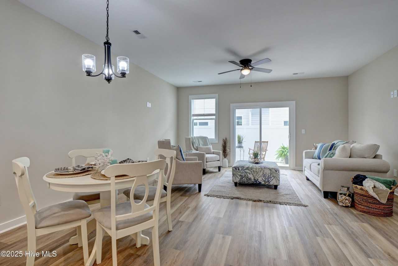 607 Windsurfing Ln - Photo 6 of 23