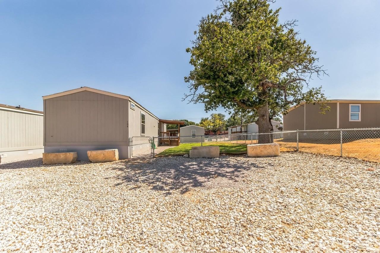 105 E Briar Dr - Photo 3 of 30