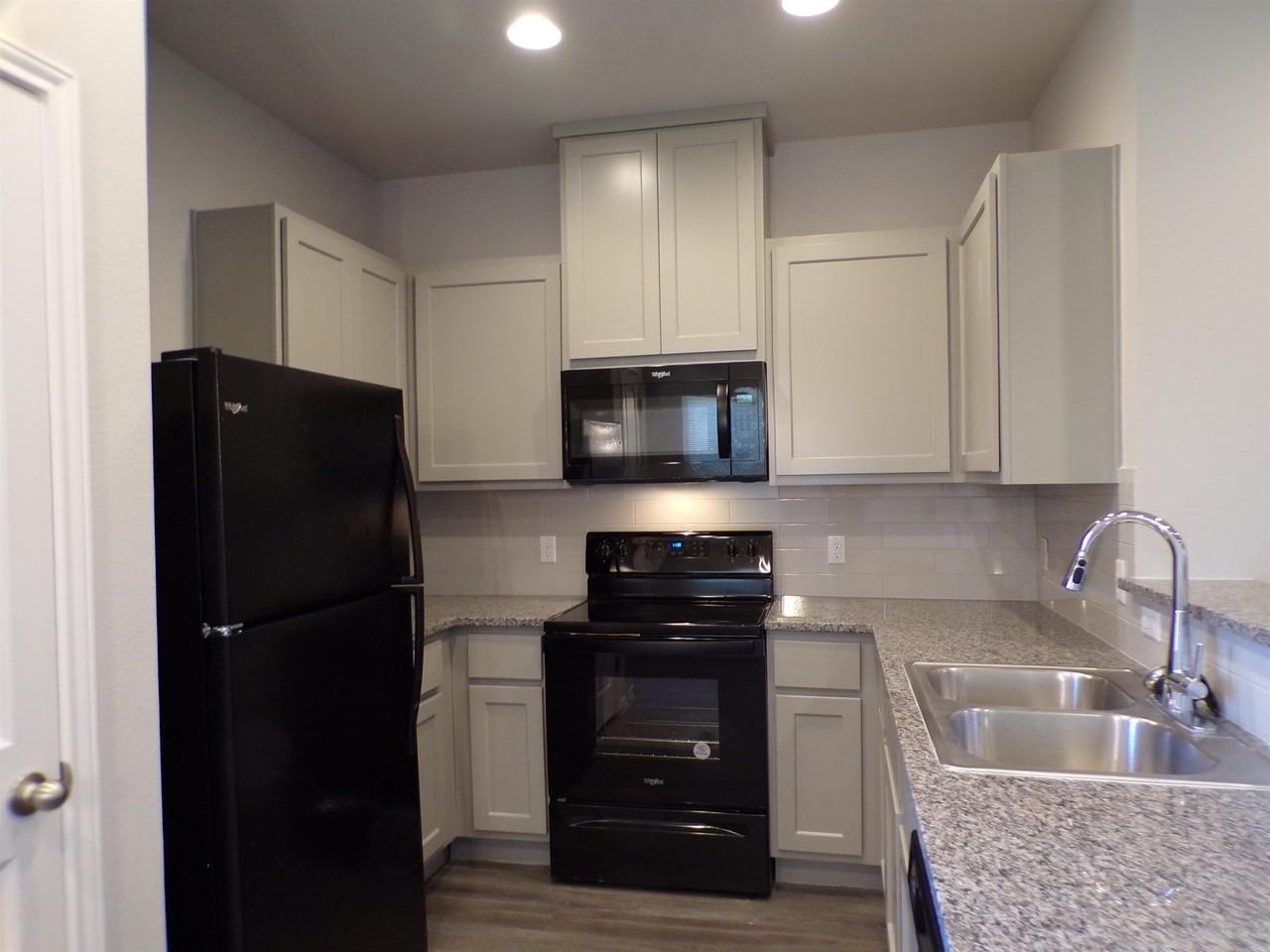 111 Peruna Dr - Photo 3 of 20