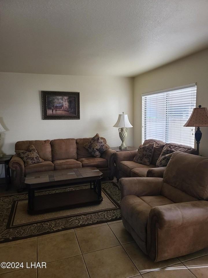 1023 Barcelona Loop - Photo 4 of 25