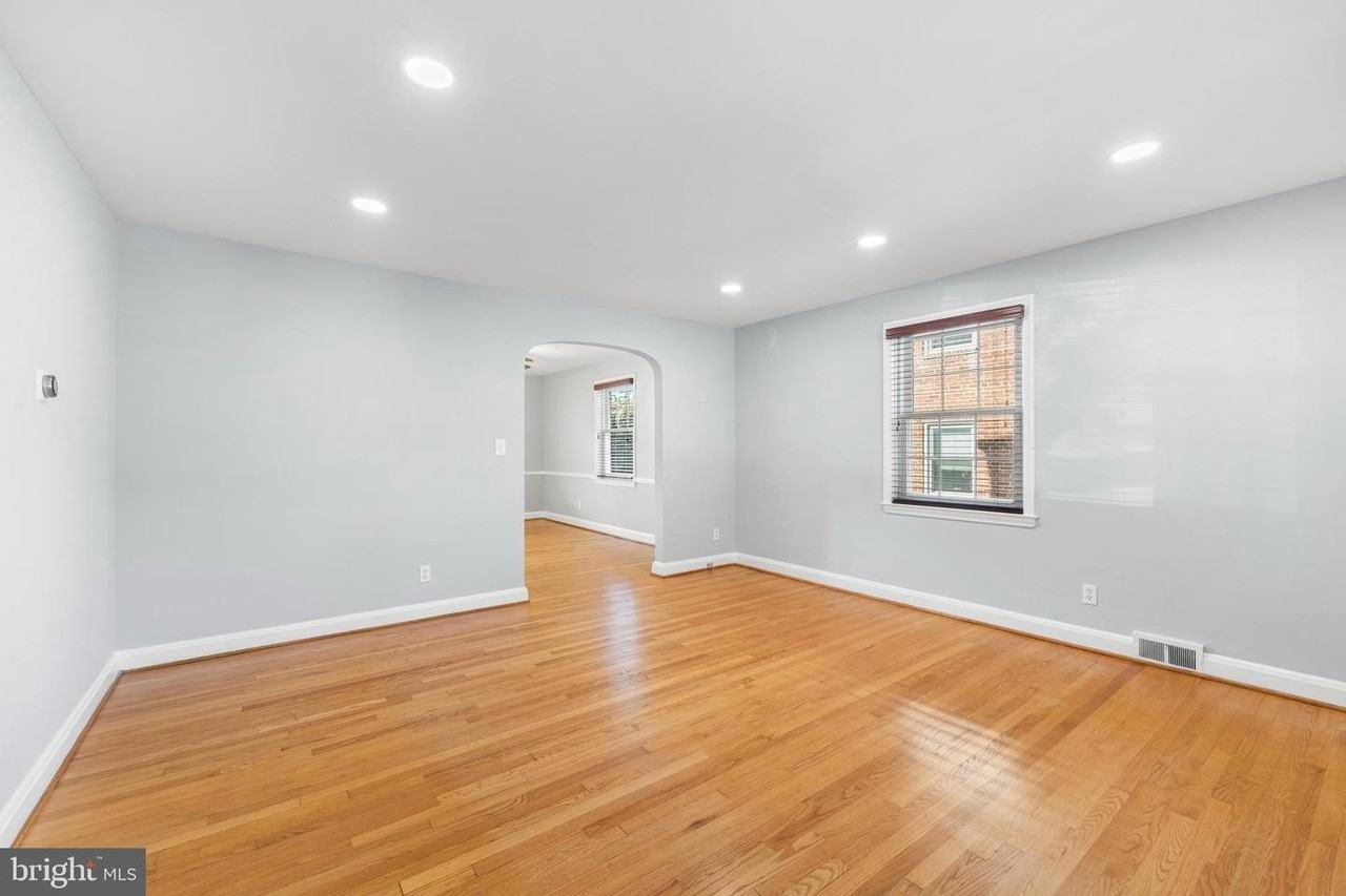 101 Regester Ave - Photo 4 of 19