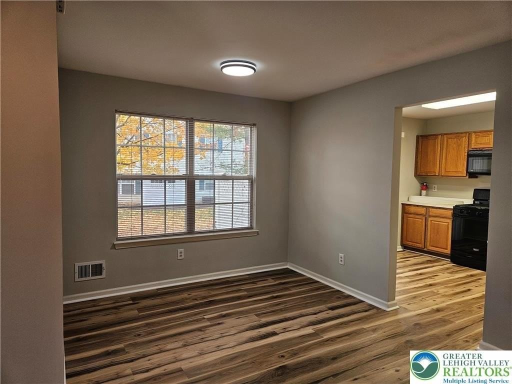 1876 Mansfield St - Photo 4 of 19