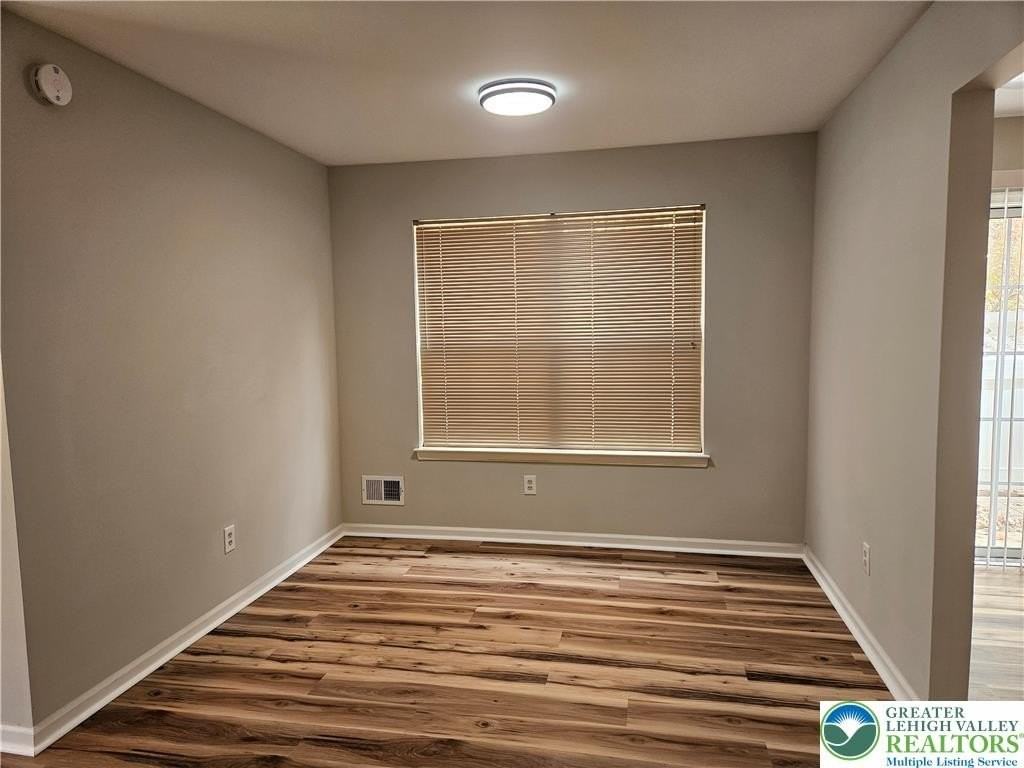 1876 Mansfield St - Photo 5 of 19