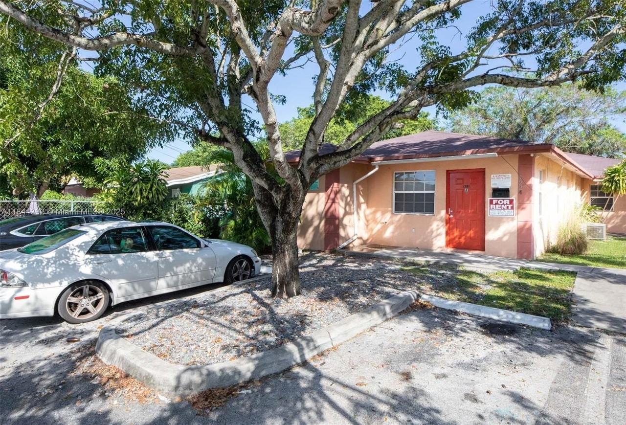 1224 Northeast 2nd Avenue #A - Photo 3 of 24