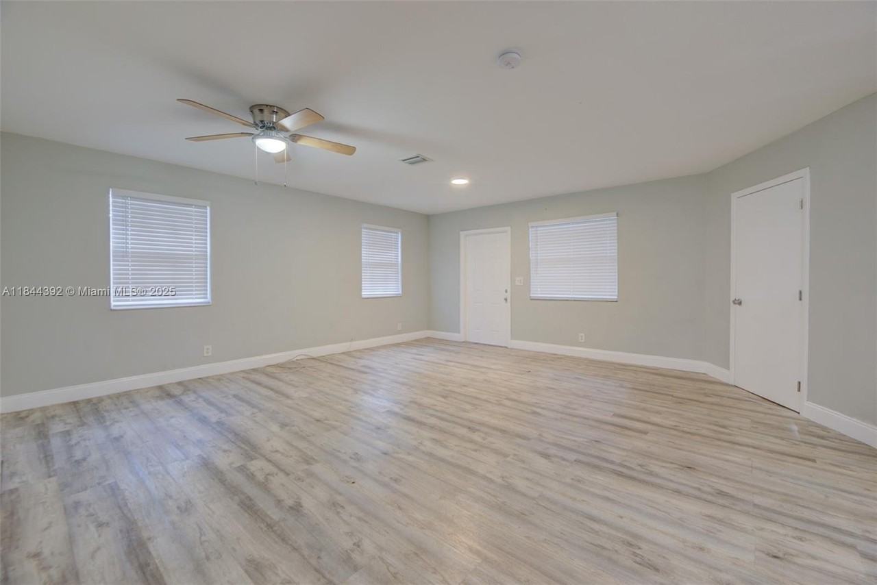 1224 Northeast 2nd Avenue #A - Photo 6 of 24