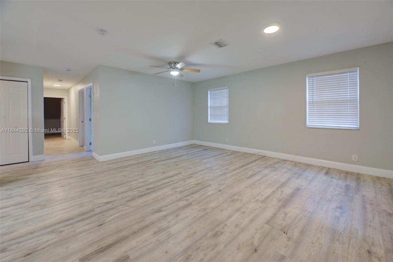 1224 Northeast 2nd Avenue #A - Photo 7 of 24