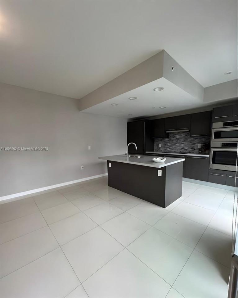 7875 Nw 107th Ave #412 - Photo 2 of 14