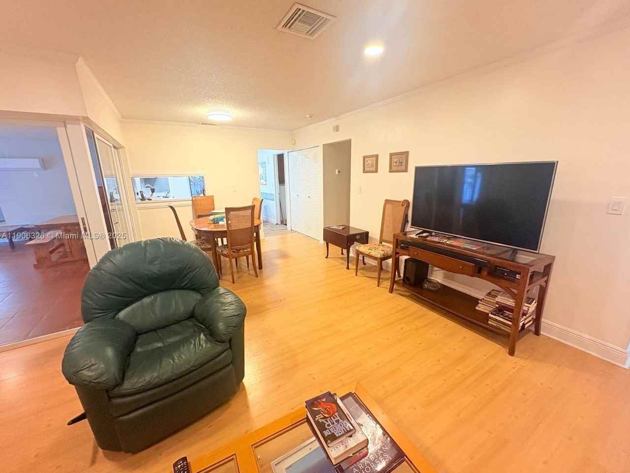 927 Nw 106th Avenue Cir - Photo 7 of 24