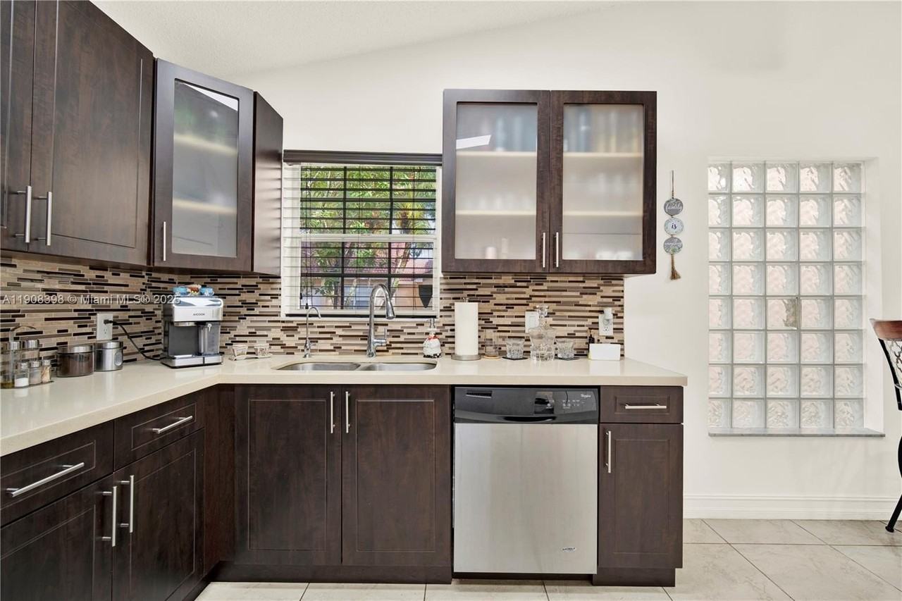 11037 Sw 152nd Ct - Photo 2 of 35