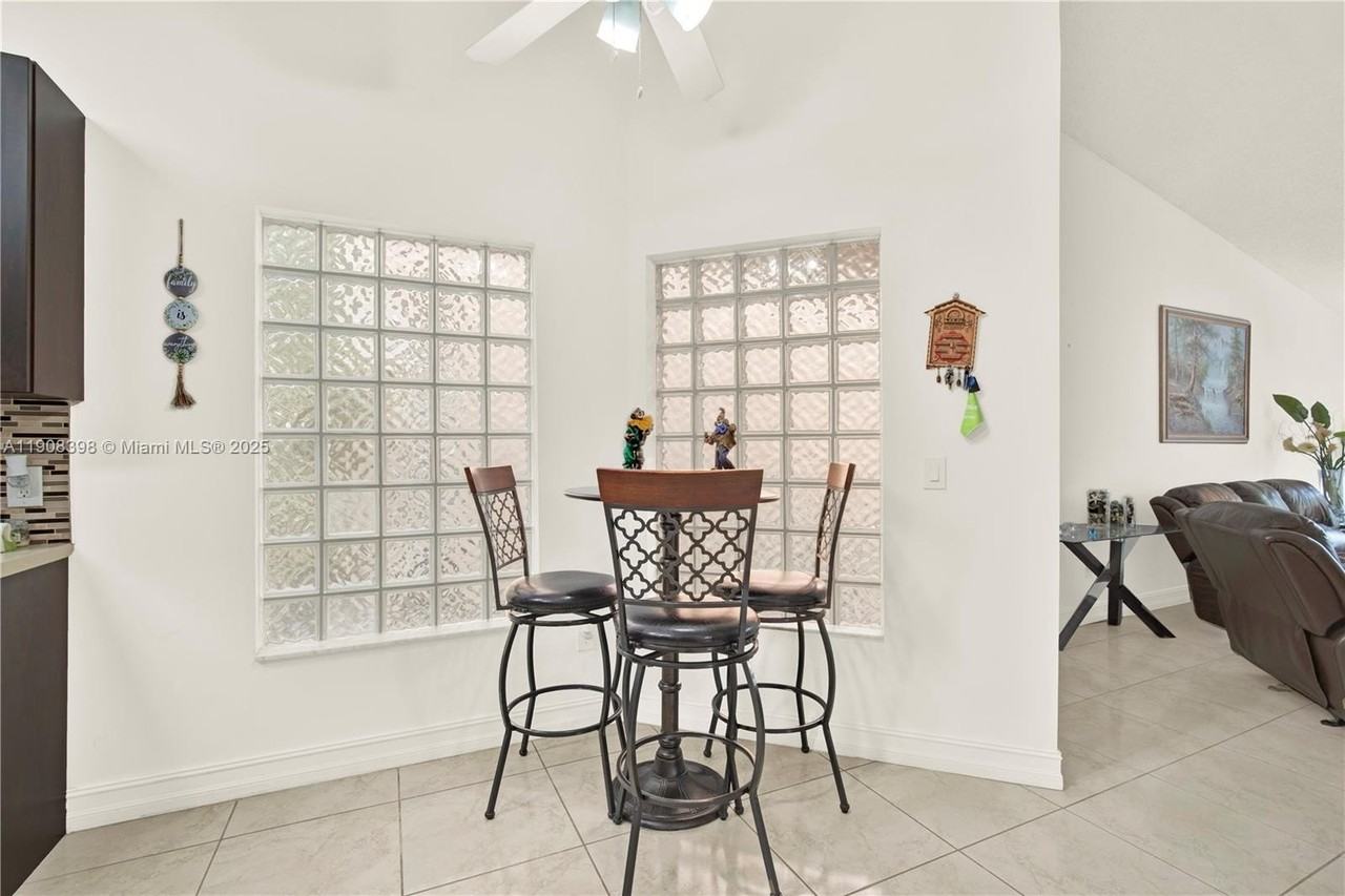 11037 Sw 152nd Ct - Photo 4 of 35