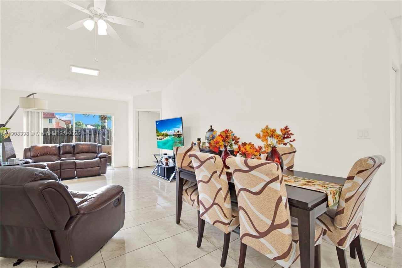 11037 Sw 152nd Ct - Photo 6 of 35