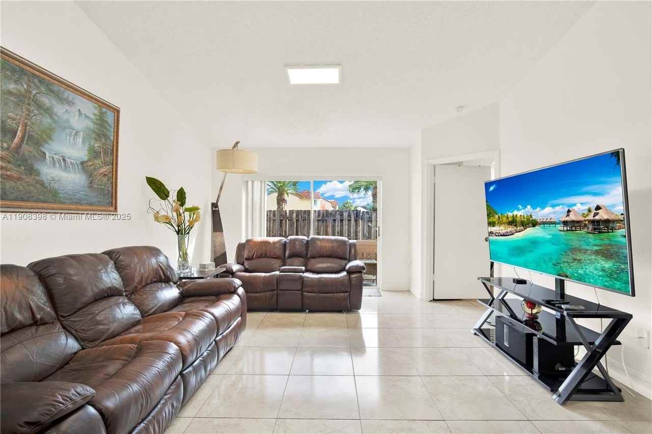 11037 Sw 152nd Ct - Photo 7 of 35