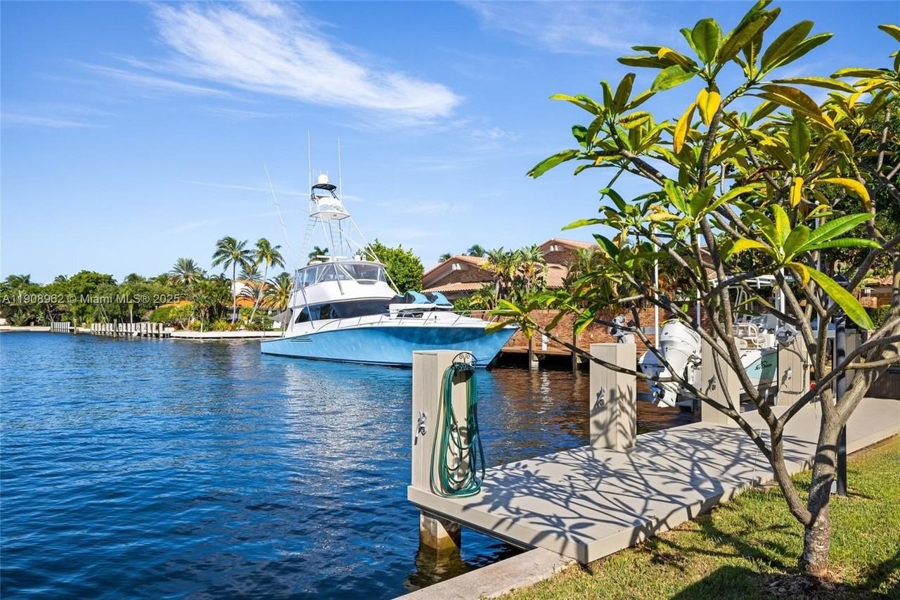 70 Bay Colony Ln - Photo 4 of 50