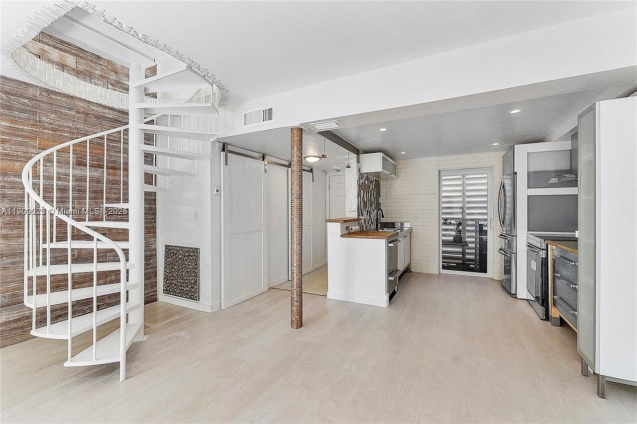 517 Northeast 38th Street #9 - Photo 3 of 16