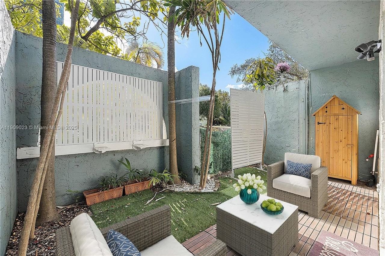 517 Northeast 38th Street #9 - Photo 6 of 16