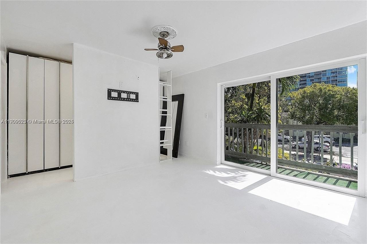 517 Northeast 38th Street #9 - Photo 7 of 16