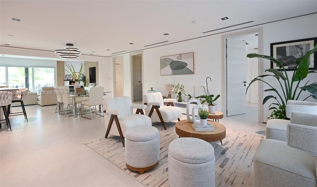 2537 Se 10th Ct - Photo 3 of 45