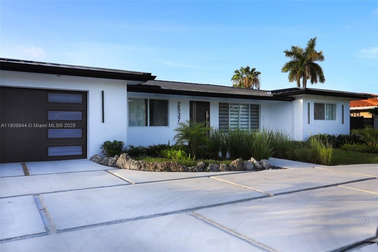 2537 Se 10th Ct - Photo 4 of 45