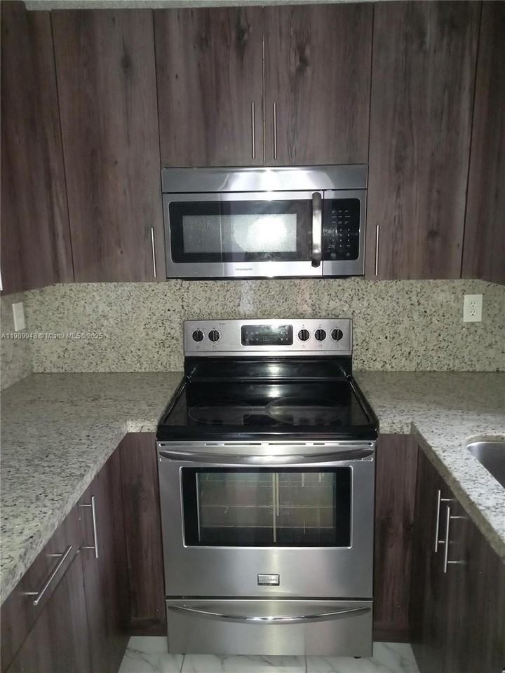 11781 Sw 18th St #4 - Photo 6 of 20