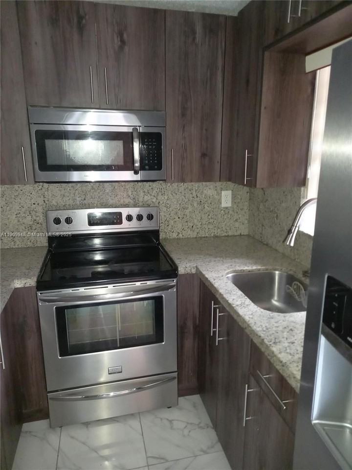 11781 Sw 18th St #4 - Photo 7 of 20