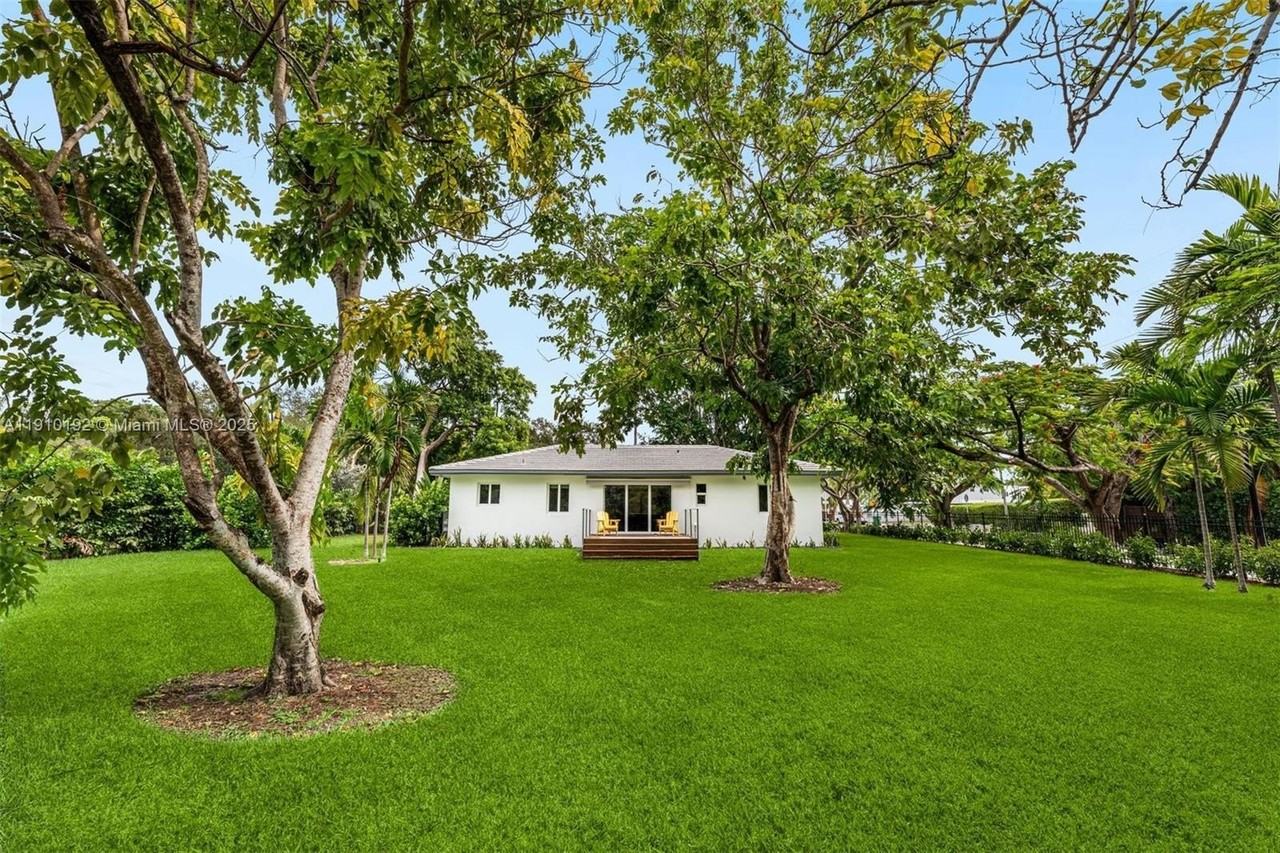 810 Nw 7th St - Photo 5 of 33