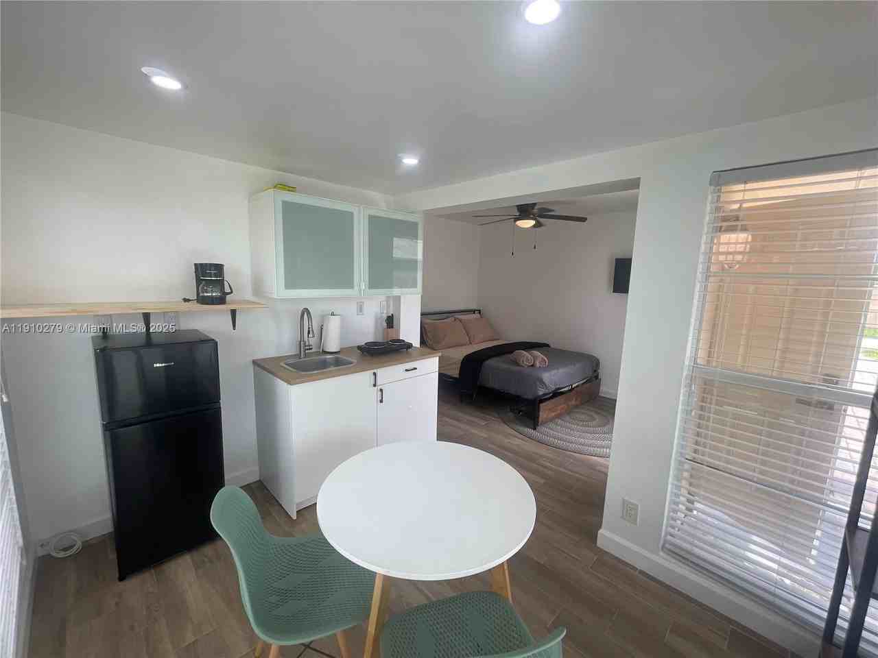 1505 Ne 15th Ave #4 - Photo 2 of 8