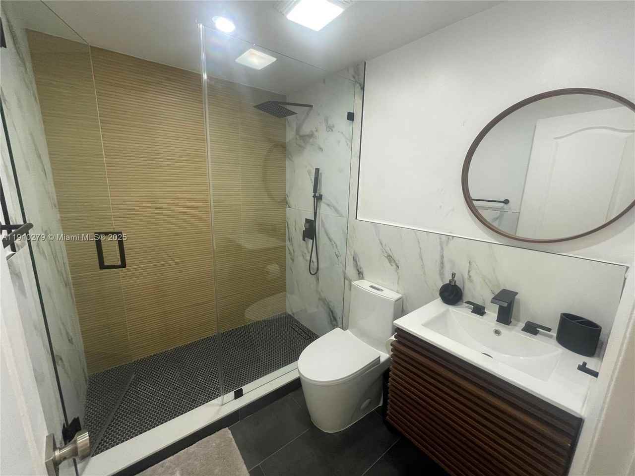 1505 Ne 15th Ave #4 - Photo 4 of 8