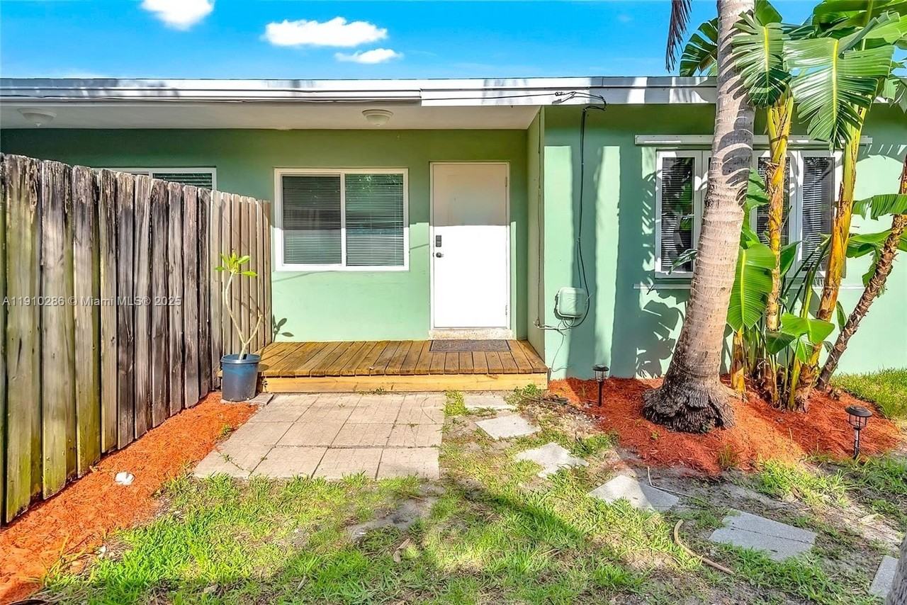 1050 Southwest 30th Street #B - Photo 3 of 11