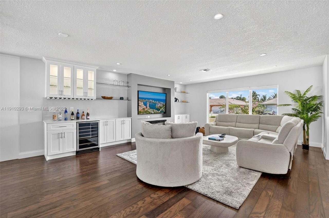 5660 Golfway Dr #0 - Photo 7 of 41