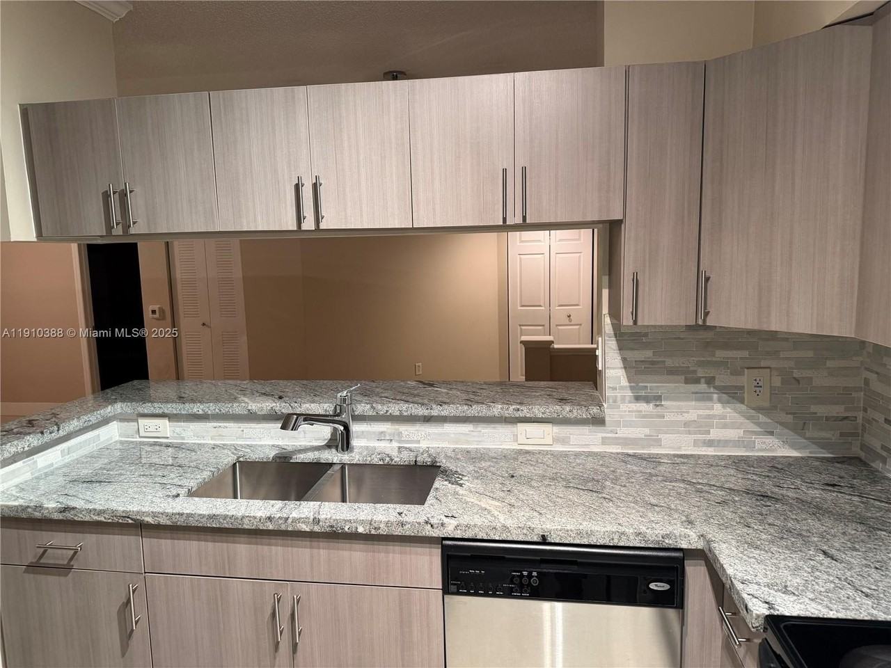 17150 North Bay Road #2102 - Photo 6 of 29