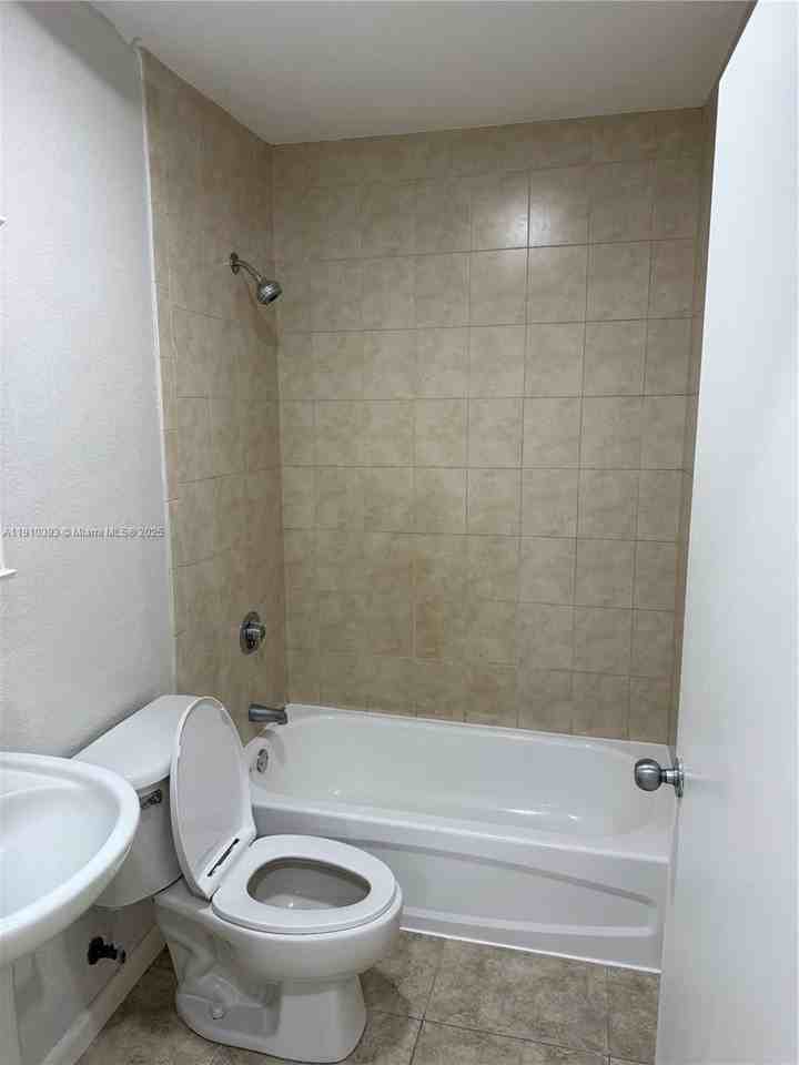 7612 Nw 38th Ct #13 - Photo 6 of 10