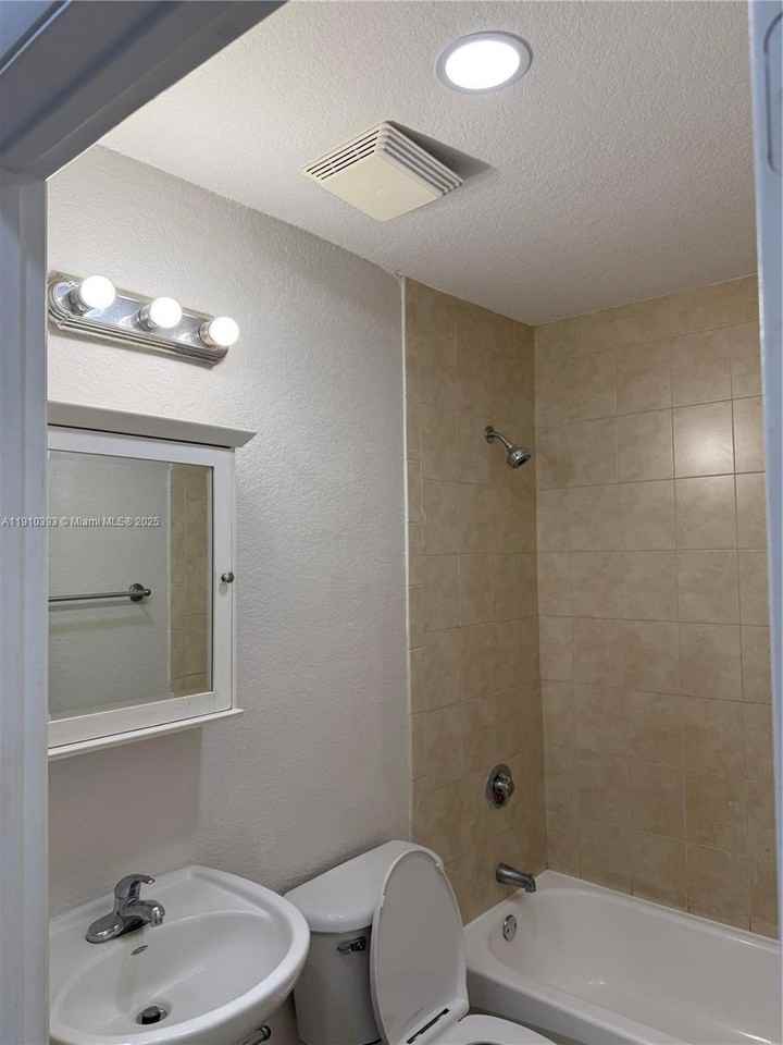7612 Nw 38th Ct #13 - Photo 7 of 10
