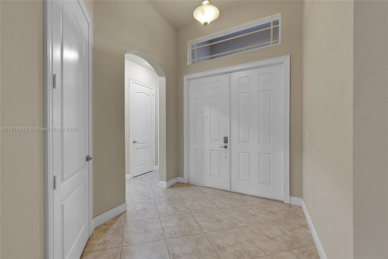 9051 Edgewater Bnd #9051 - Photo 2 of 40