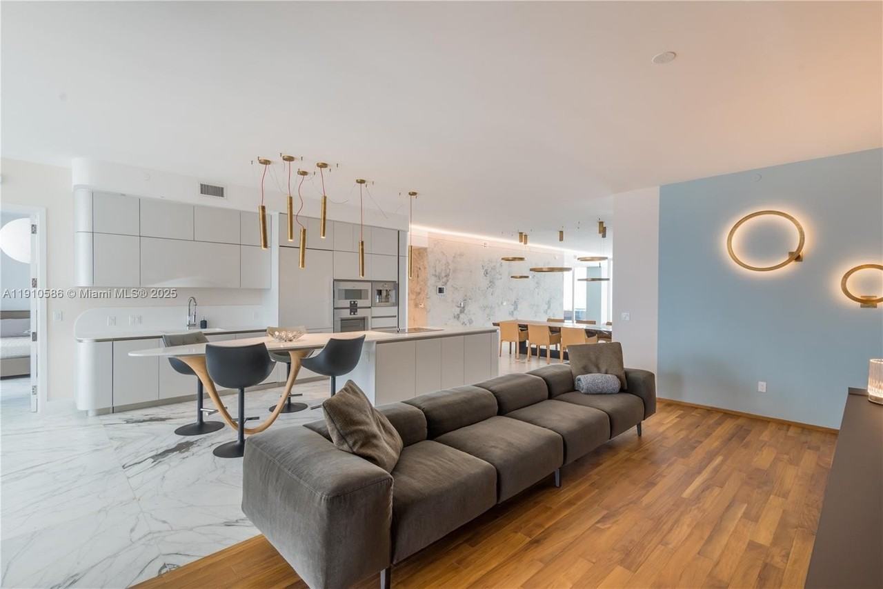 16901 Collins Ave #4603 - Photo 7 of 32