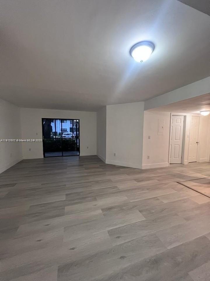 933 Ne 199th St #104 - Photo 5 of 7