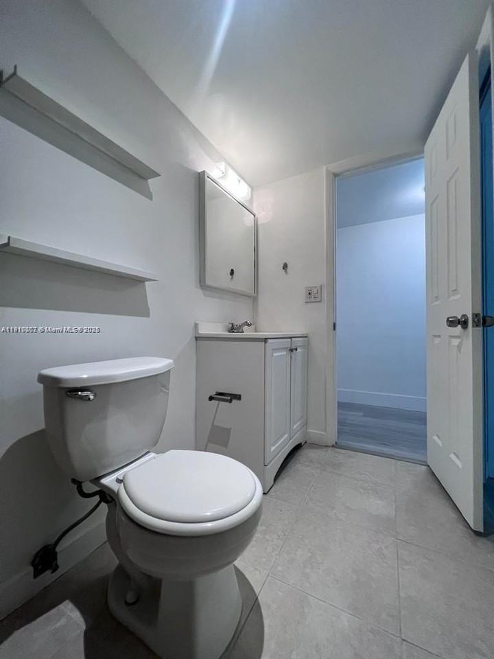 933 Ne 199th St #104 - Photo 7 of 7