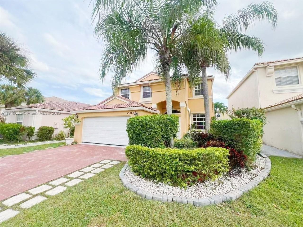 15868 Nw 4th St #15868 - Photo 2 of 25