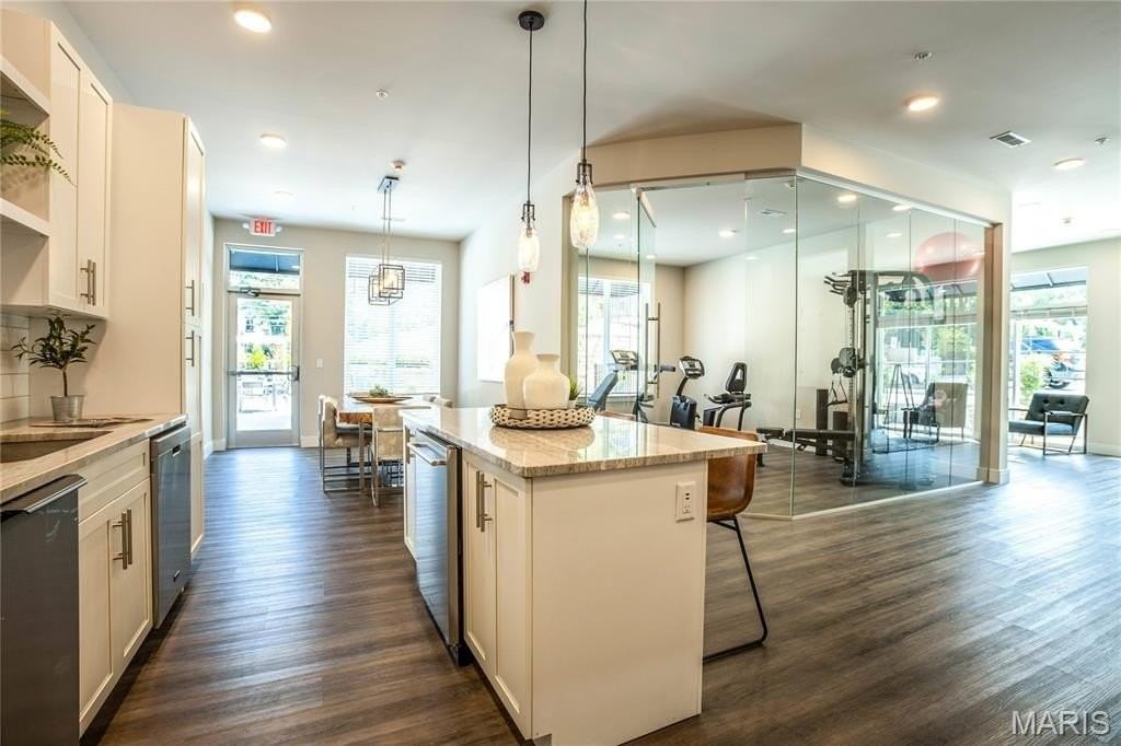 226 E Lockwood Ave #205 - Photo 5 of 26