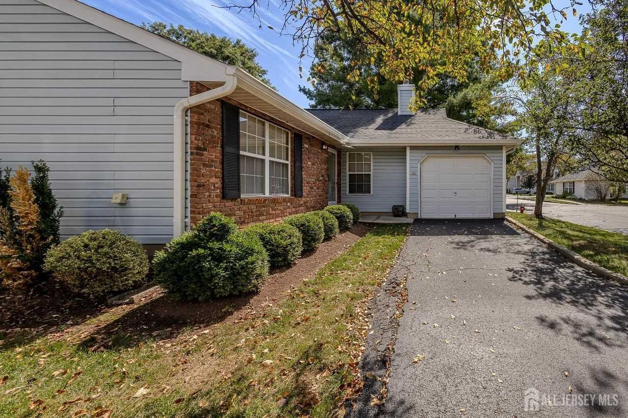 412 Hawkshead Way - Photo 2 of 35