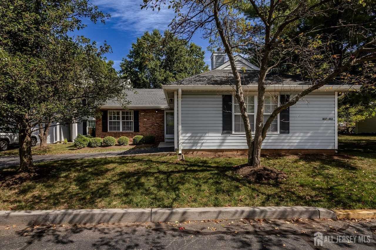 412 Hawkshead Way - Photo 3 of 35