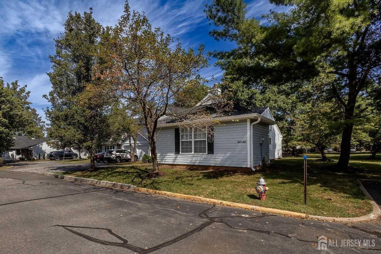 412 Hawkshead Way - Photo 4 of 35